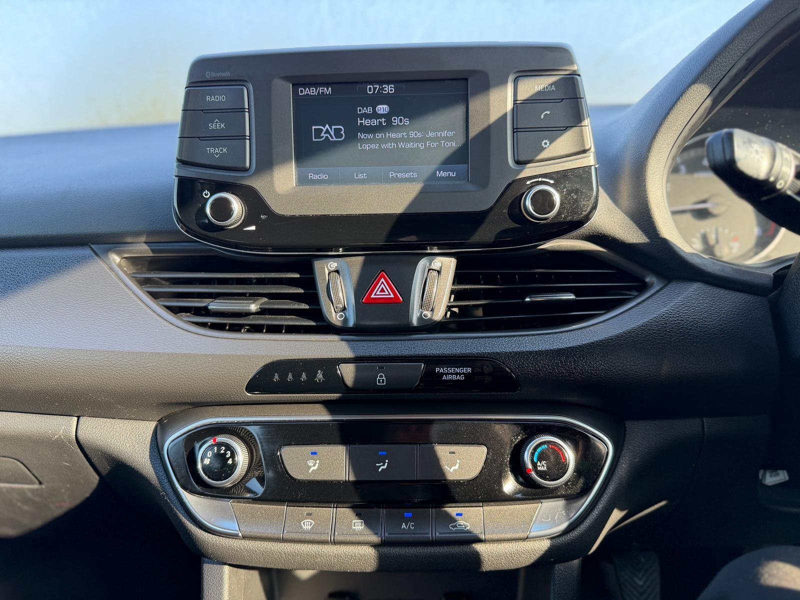 2018 Hyundai i30 thumbnail 24